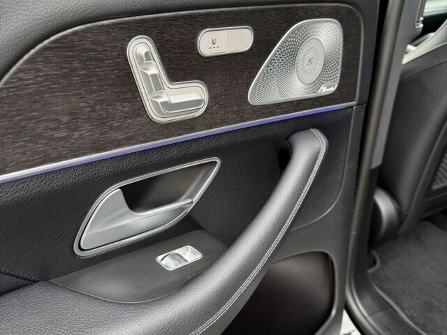 Чорний Мерседес Інша, об'ємом двигуна 3 л та пробігом 146 тис. км за 72012 $, фото 21 на Automoto.ua