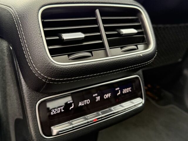 Чорний Мерседес Інша, об'ємом двигуна 3 л та пробігом 146 тис. км за 72012 $, фото 20 на Automoto.ua