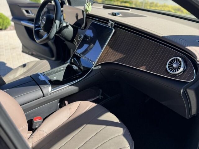 Черный Мерседес Другая, объемом двигателя 0 л и пробегом 7 тыс. км за 50000 $, фото 4 на Automoto.ua