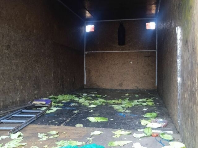 Красный Мерседес Другая, объемом двигателя 6 л и пробегом 600 тыс. км за 9500 $, фото 2 на Automoto.ua