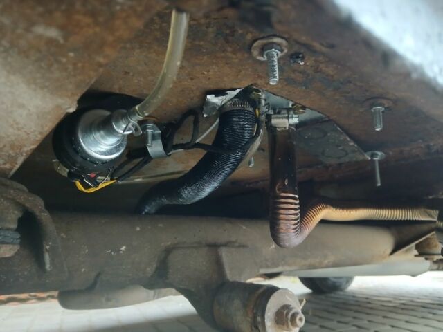 Жовтий Мерседес Інша, об'ємом двигуна 2.4 л та пробігом 333 тис. км за 5000 $, фото 22 на Automoto.ua