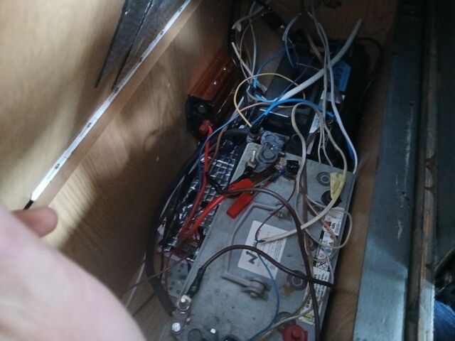 Жовтий Мерседес Інша, об'ємом двигуна 2.4 л та пробігом 333 тис. км за 5000 $, фото 11 на Automoto.ua