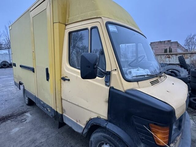 Жовтий Мерседес Інша, об'ємом двигуна 2.3 л та пробігом 302 тис. км за 2100 $, фото 3 на Automoto.ua