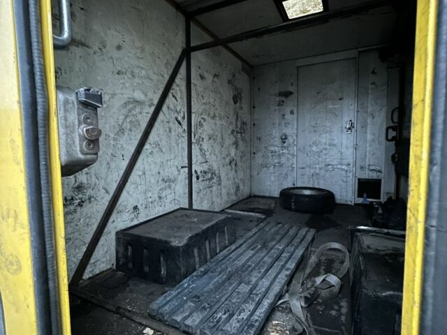 Жовтий Мерседес Інша, об'ємом двигуна 2.3 л та пробігом 302 тис. км за 2100 $, фото 6 на Automoto.ua