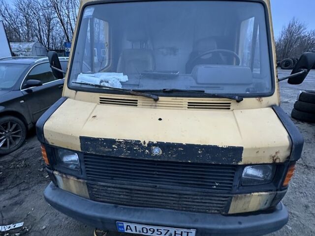 Жовтий Мерседес Інша, об'ємом двигуна 2.3 л та пробігом 302 тис. км за 2100 $, фото 2 на Automoto.ua