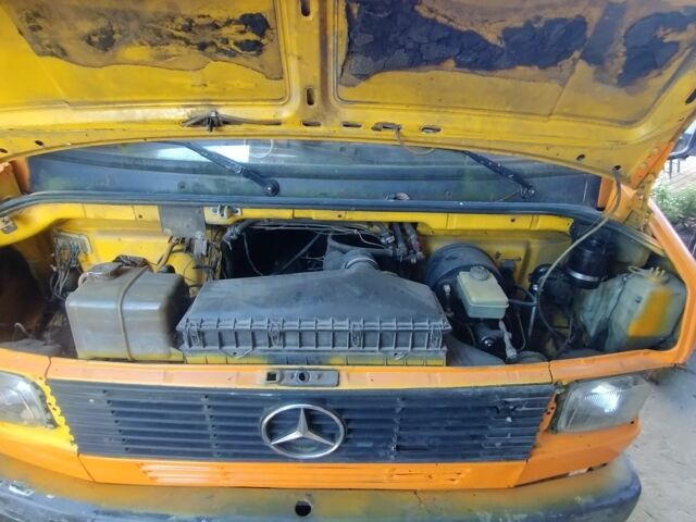 Желтый Мерседес Другая, объемом двигателя 3 л и пробегом 300 тыс. км за 1300 $, фото 6 на Automoto.ua