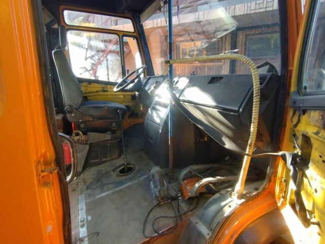 Желтый Мерседес Другая, объемом двигателя 3 л и пробегом 300 тыс. км за 1300 $, фото 8 на Automoto.ua