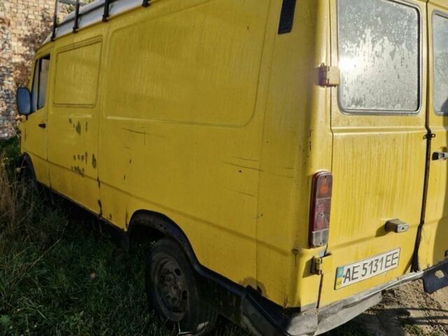 Жовтий Мерседес Інша, об'ємом двигуна 0 л та пробігом 200 тис. км за 1200 $, фото 2 на Automoto.ua