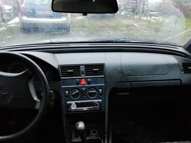 Серый Мерседес Другая, объемом двигателя 1.8 л и пробегом 300 тыс. км за 1800 $, фото 6 на Automoto.ua