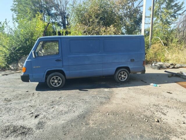 Синій Мерседес Інша, об'ємом двигуна 2.4 л та пробігом 300 тис. км за 2200 $, фото 1 на Automoto.ua