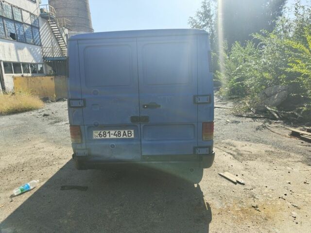 Синій Мерседес Інша, об'ємом двигуна 2.4 л та пробігом 300 тис. км за 2700 $, фото 3 на Automoto.ua