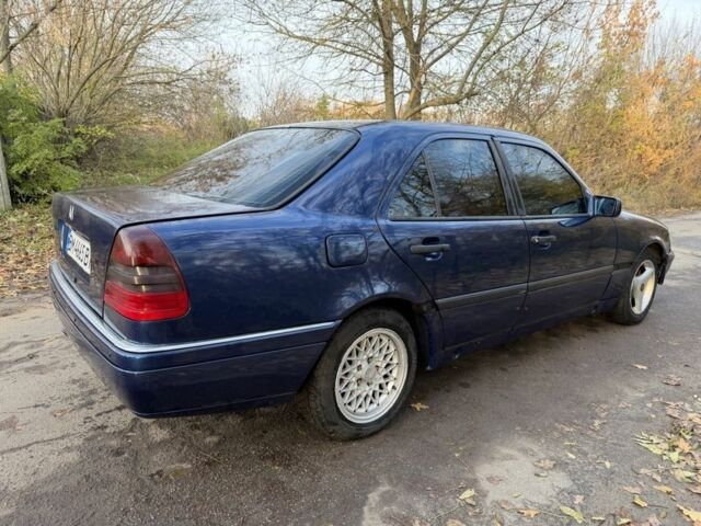 Синий Мерседес Другая, объемом двигателя 1.8 л и пробегом 234 тыс. км за 2000 $, фото 2 на Automoto.ua