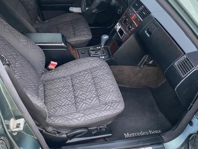 Зеленый Мерседес Другая, объемом двигателя 1.8 л и пробегом 100 тыс. км за 2200 $, фото 5 на Automoto.ua