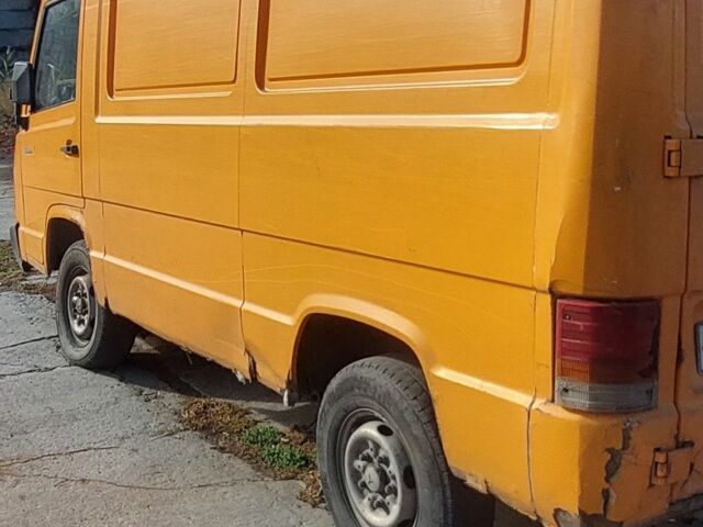 Оранжевый Мерседес Другая, объемом двигателя 0 л и пробегом 300 тыс. км за 800 $, фото 3 на Automoto.ua