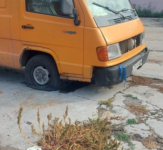 Оранжевый Мерседес Другая, объемом двигателя 0 л и пробегом 300 тыс. км за 800 $, фото 2 на Automoto.ua