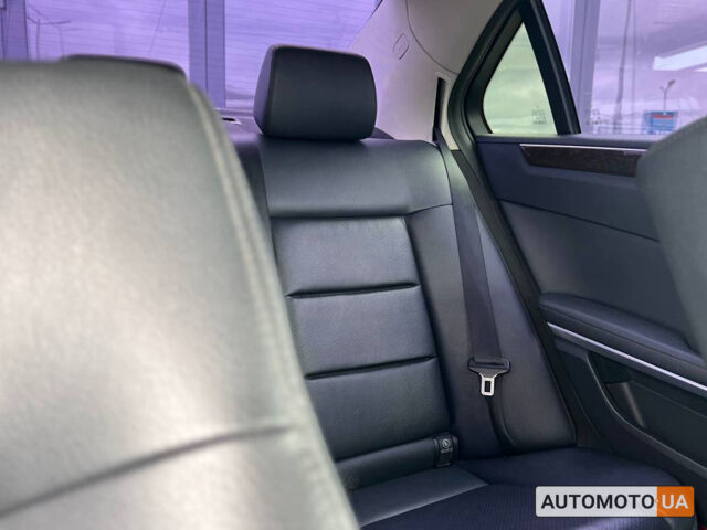 Черный Мерседес E 200, объемом двигателя 2.2 л и пробегом 199 тыс. км за 12000 $, фото 27 на Automoto.ua