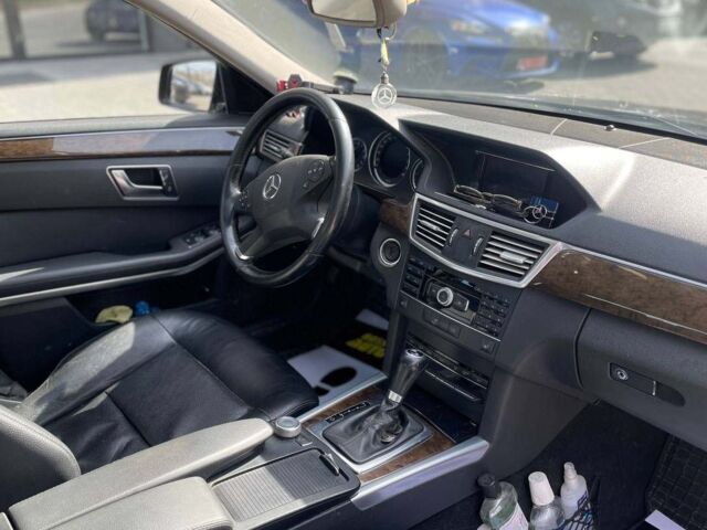 Чорний Мерседес E 200, об'ємом двигуна 2.2 л та пробігом 317 тис. км за 11500 $, фото 15 на Automoto.ua