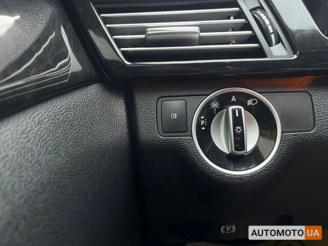 Сірий Мерседес E 200, об'ємом двигуна 2.2 л та пробігом 326 тис. км за 13000 $, фото 10 на Automoto.ua