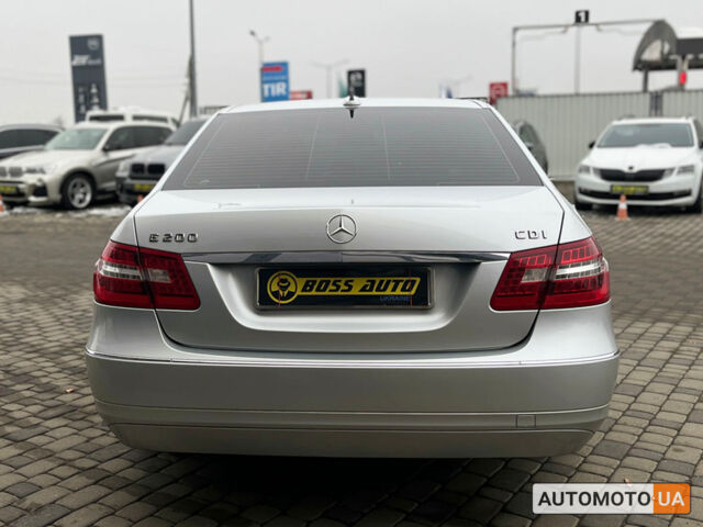 Сірий Мерседес E 200, об'ємом двигуна 2.2 л та пробігом 326 тис. км за 13000 $, фото 5 на Automoto.ua