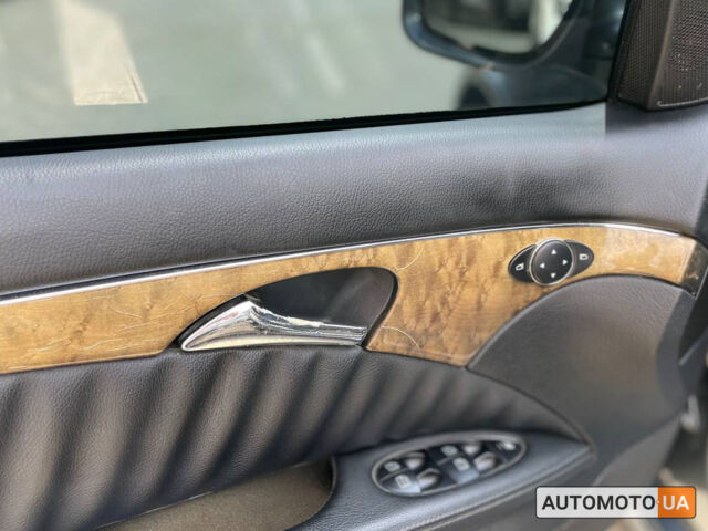 Серый Мерседес E 200, объемом двигателя 2.2 л и пробегом 328 тыс. км за 8900 $, фото 6 на Automoto.ua