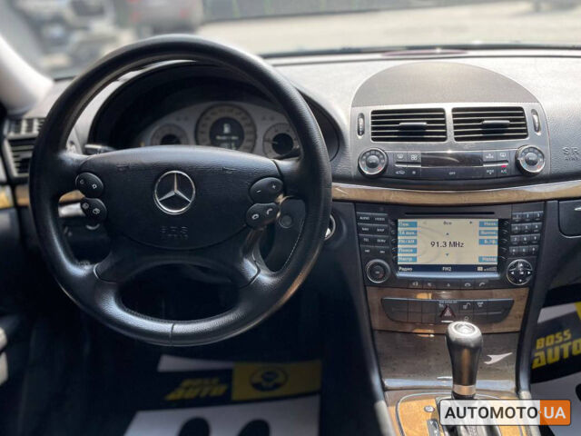 Серый Мерседес E 200, объемом двигателя 2.2 л и пробегом 328 тыс. км за 8900 $, фото 9 на Automoto.ua