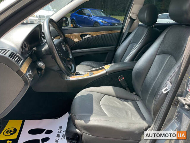 Серый Мерседес E 200, объемом двигателя 2.2 л и пробегом 328 тыс. км за 8900 $, фото 8 на Automoto.ua