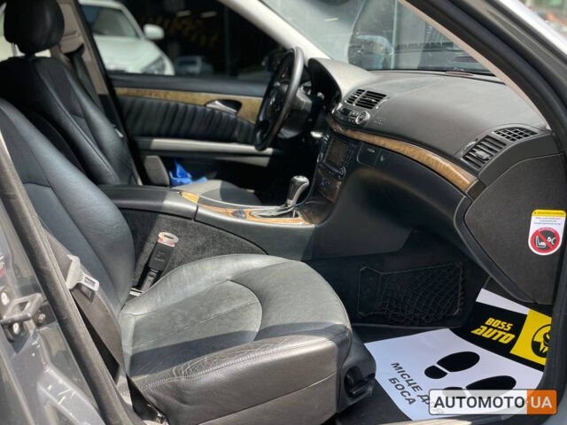 Серый Мерседес E 200, объемом двигателя 2.2 л и пробегом 328 тыс. км за 8900 $, фото 12 на Automoto.ua