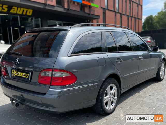 Серый Мерседес E 200, объемом двигателя 2.2 л и пробегом 328 тыс. км за 8900 $, фото 5 на Automoto.ua