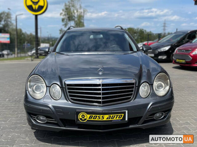 Серый Мерседес E 200, объемом двигателя 2.2 л и пробегом 328 тыс. км за 8900 $, фото 1 на Automoto.ua