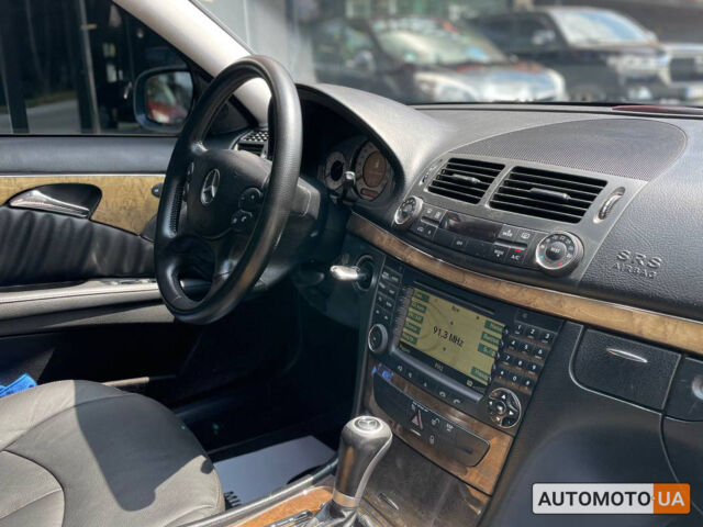 Серый Мерседес E 200, объемом двигателя 2.2 л и пробегом 328 тыс. км за 8900 $, фото 11 на Automoto.ua
