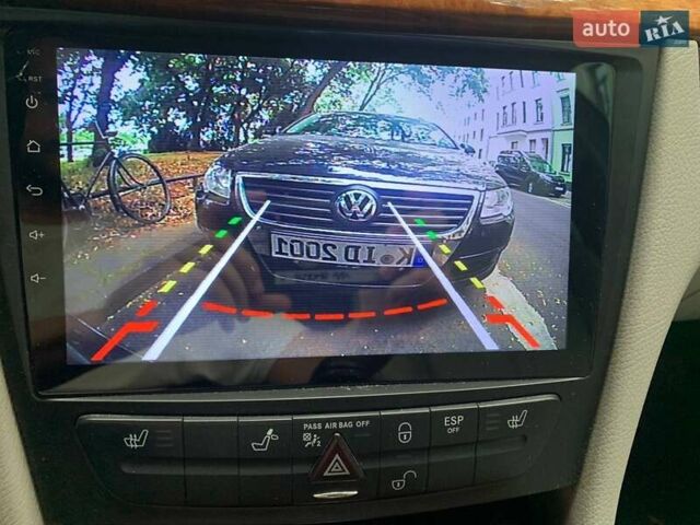 Синій Мерседес E 200, об'ємом двигуна 1.8 л та пробігом 300 тис. км за 8300 $, фото 13 на Automoto.ua