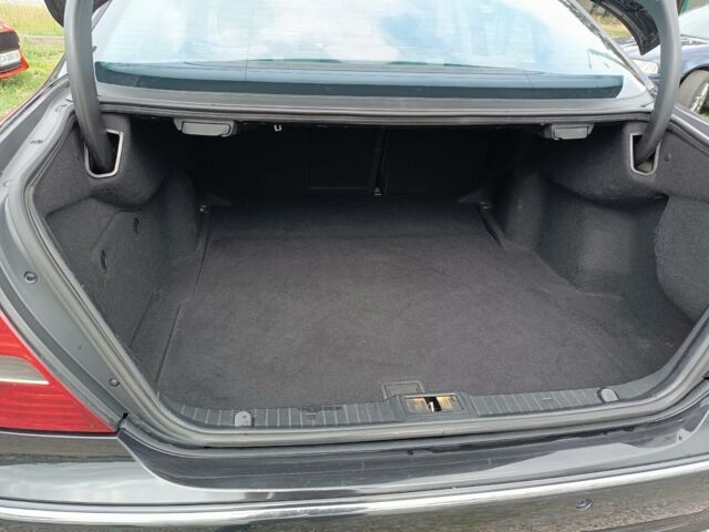 Черный Мерседес E 220, объемом двигателя 2.1 л и пробегом 321 тыс. км за 8500 $, фото 2 на Automoto.ua