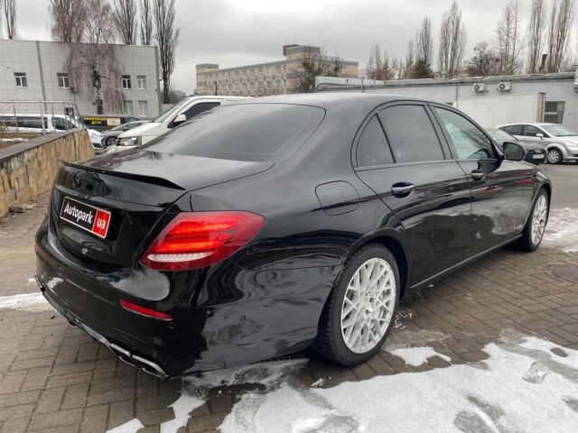 Чорний Мерседес E 220, об'ємом двигуна 2 л та пробігом 257 тис. км за 29490 $, фото 4 на Automoto.ua