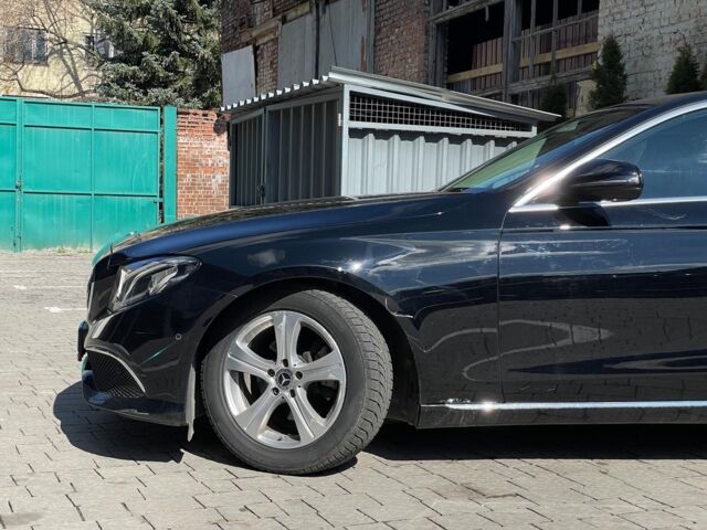 Чорний Мерседес E 220, об'ємом двигуна 2 л та пробігом 340 тис. км за 22490 $, фото 5 на Automoto.ua