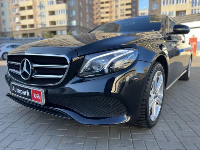 Чорний Мерседес E 220, об'ємом двигуна 2 л та пробігом 81 тис. км за 31990 $, фото 8 на Automoto.ua