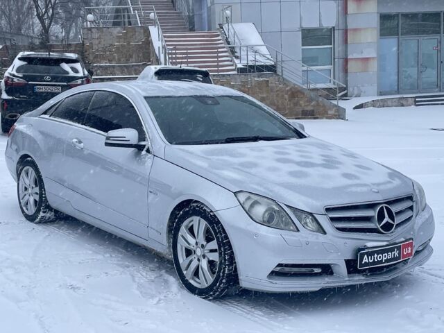 Сірий Мерседес E 220, об'ємом двигуна 2.2 л та пробігом 340 тис. км за 11990 $, фото 2 на Automoto.ua