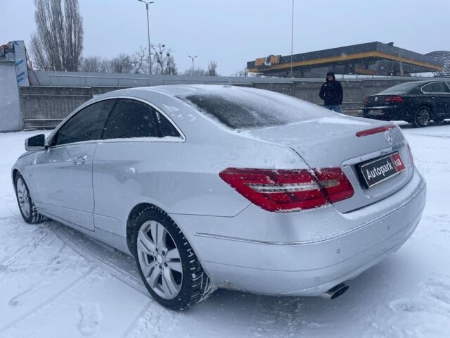 Сірий Мерседес E 220, об'ємом двигуна 2.2 л та пробігом 340 тис. км за 11990 $, фото 6 на Automoto.ua