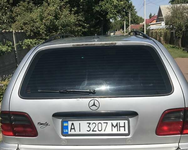 Серый Мерседес E 220, объемом двигателя 2.1 л и пробегом 500 тыс. км за 3500 $, фото 17 на Automoto.ua