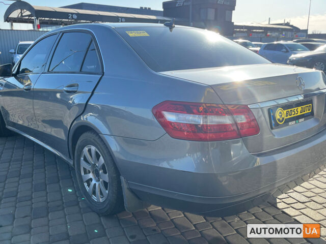 Сірий Мерседес E 220, об'ємом двигуна 2.2 л та пробігом 184 тис. км за 12900 $, фото 3 на Automoto.ua