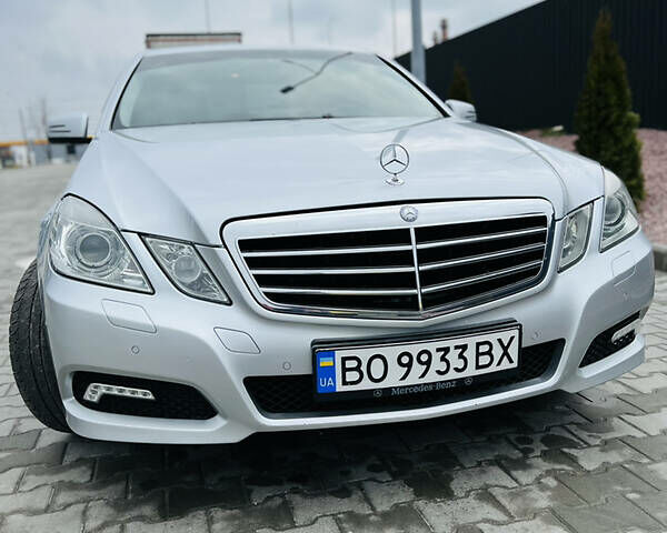 Сірий Мерседес E 220, об'ємом двигуна 0 л та пробігом 255 тис. км за 11200 $, фото 7 на Automoto.ua