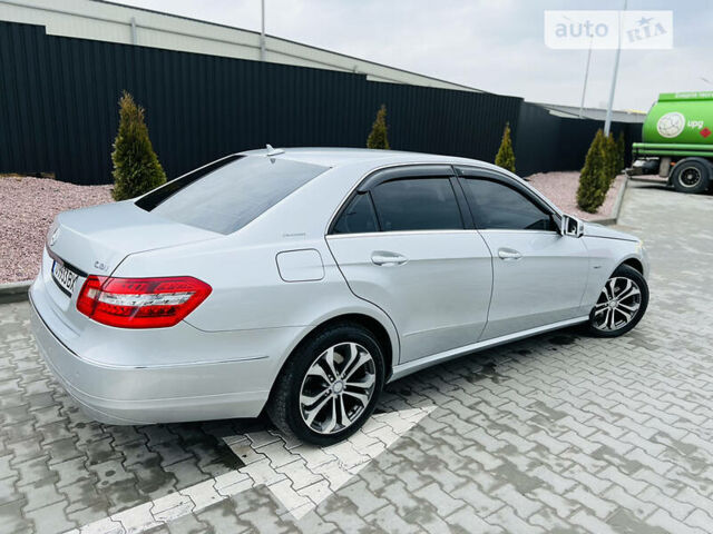 Сірий Мерседес E 220, об'ємом двигуна 0 л та пробігом 255 тис. км за 11200 $, фото 6 на Automoto.ua