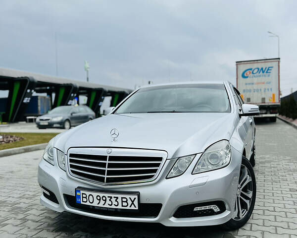 Сірий Мерседес E 220, об'ємом двигуна 0 л та пробігом 255 тис. км за 11200 $, фото 2 на Automoto.ua