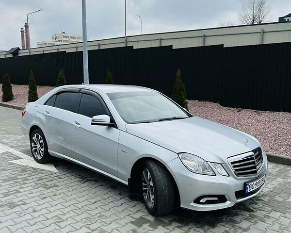 Сірий Мерседес E 220, об'ємом двигуна 0 л та пробігом 255 тис. км за 11200 $, фото 12 на Automoto.ua