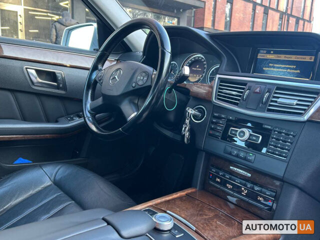 Сірий Мерседес E 220, об'ємом двигуна 2.1 л та пробігом 233 тис. км за 12500 $, фото 11 на Automoto.ua