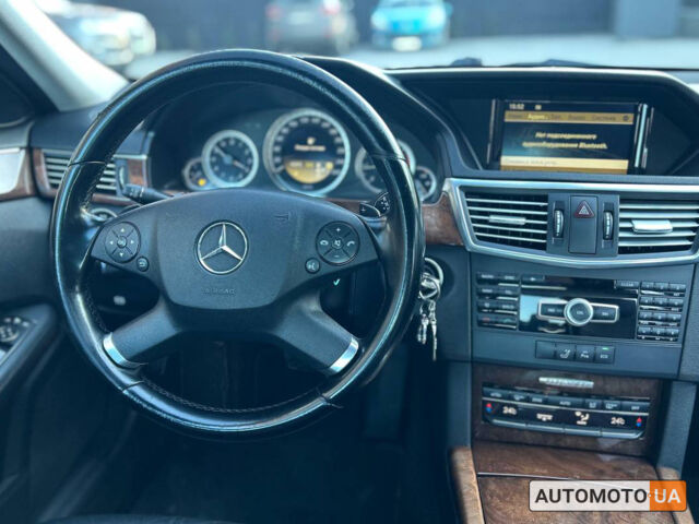 Сірий Мерседес E 220, об'ємом двигуна 2.1 л та пробігом 233 тис. км за 12500 $, фото 9 на Automoto.ua