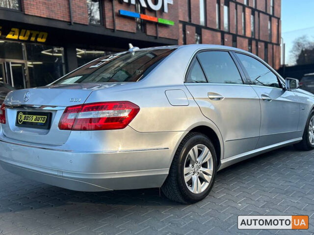 Сірий Мерседес E 220, об'ємом двигуна 2.1 л та пробігом 233 тис. км за 12500 $, фото 5 на Automoto.ua