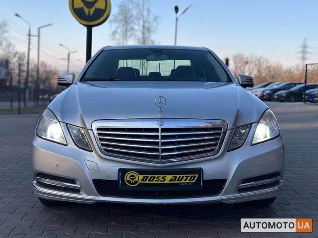 Сірий Мерседес E 220, об'ємом двигуна 2.1 л та пробігом 233 тис. км за 12500 $, фото 1 на Automoto.ua