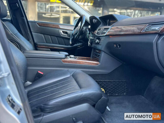 Сірий Мерседес E 220, об'ємом двигуна 2.1 л та пробігом 233 тис. км за 12500 $, фото 12 на Automoto.ua
