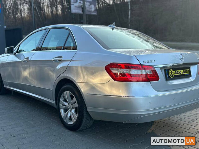 Сірий Мерседес E 220, об'ємом двигуна 2.1 л та пробігом 233 тис. км за 12500 $, фото 3 на Automoto.ua