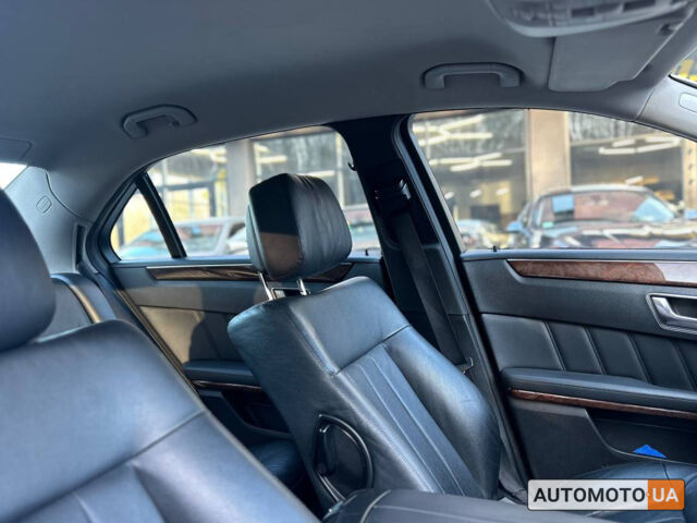 Сірий Мерседес E 220, об'ємом двигуна 2.1 л та пробігом 233 тис. км за 12500 $, фото 13 на Automoto.ua
